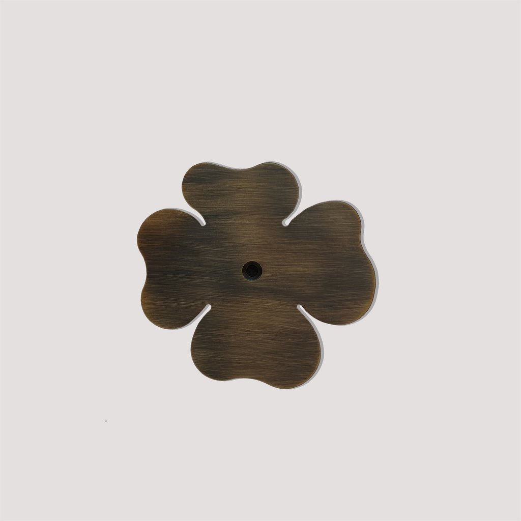backplate clover antique brass knob