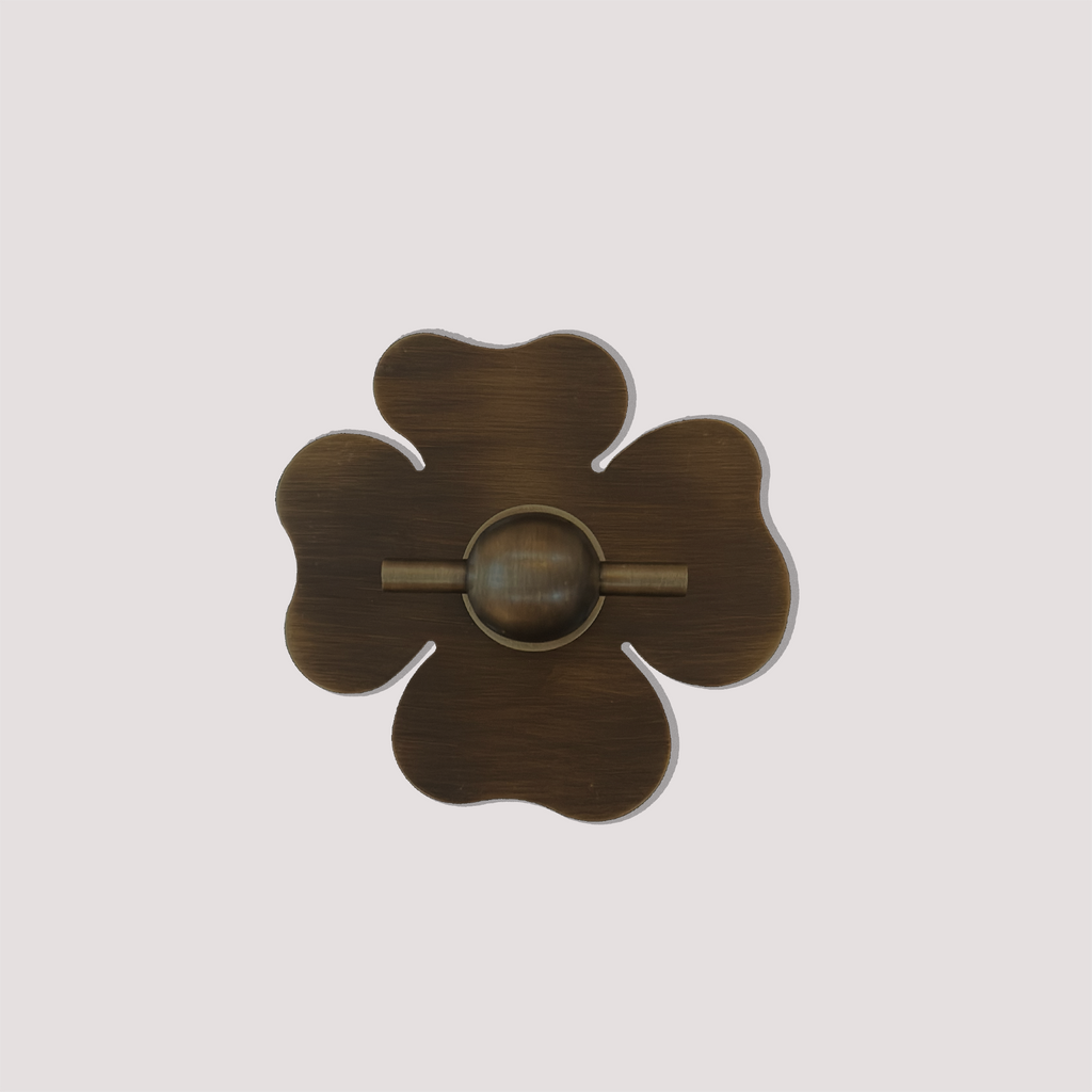 backplate clover antique brass knob